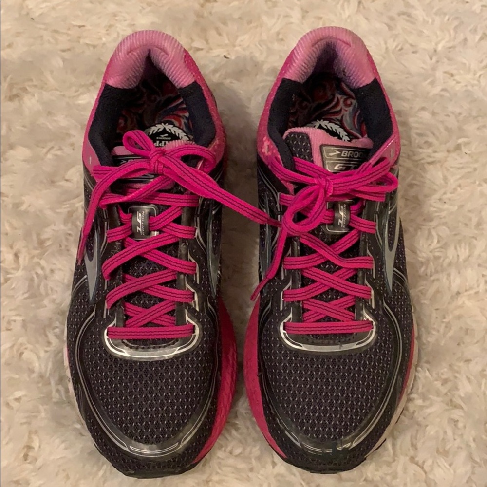 Brooks GTS